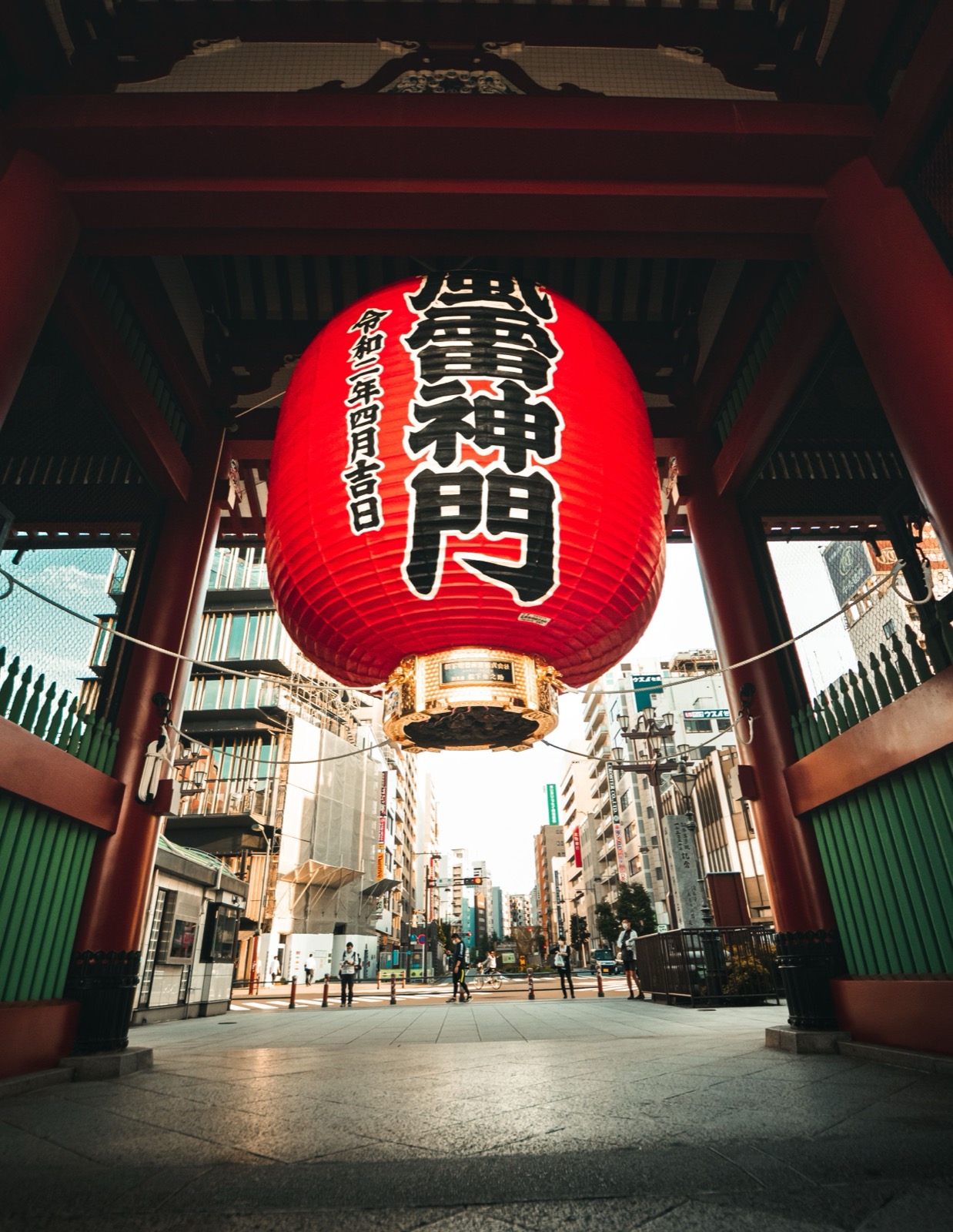 Kaminarimon, la porte du temple bouddhiste Sensō-ji à Asakusa, Tokyo